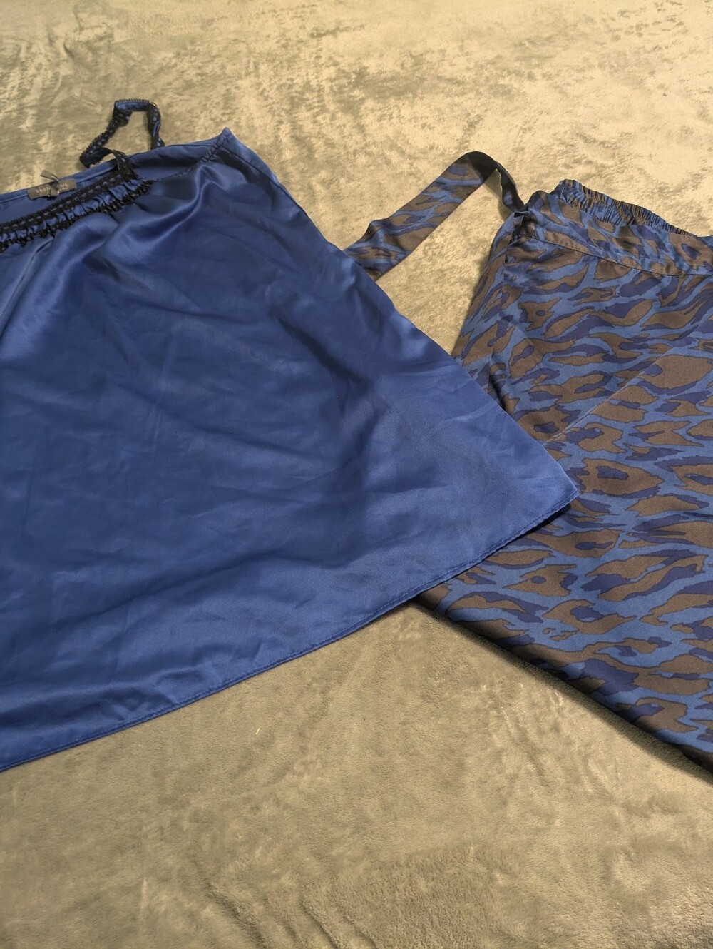 Kristen Davis Medium Blue Satin Cami & New York & Company Large Animal Print Set